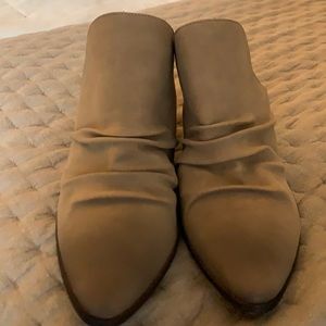 Suede mules with distressed toe